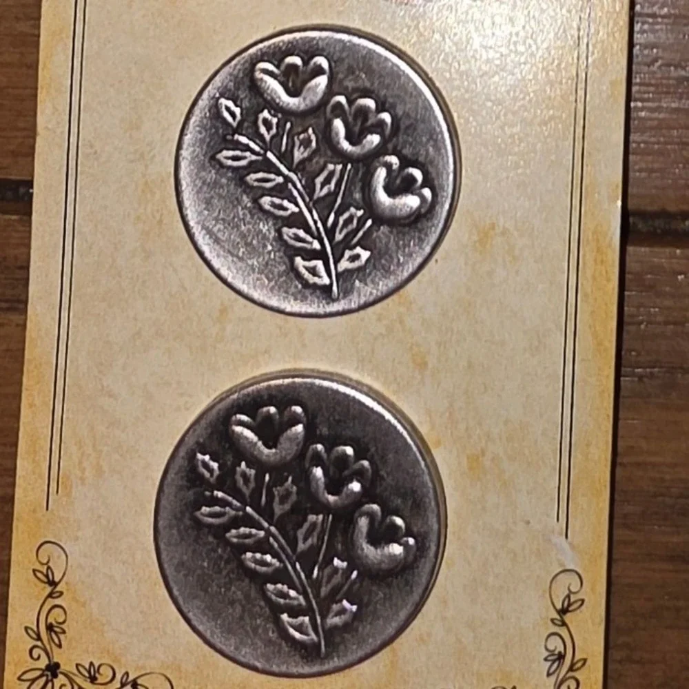 La Mode Buttons Silver Floral Filigree Vintage Style 4 Packs 1706 1724 1711 1729